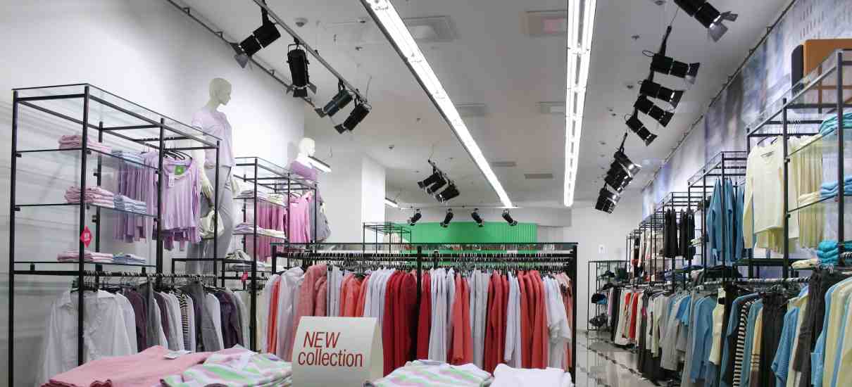Buy Mannequins Shopping