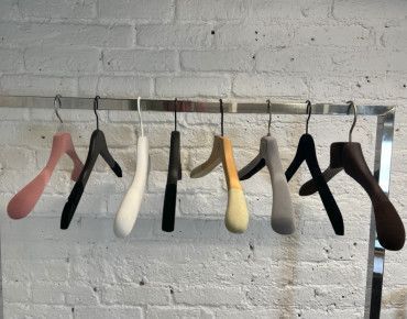 Cintres en bois une pièce robustes et élégants