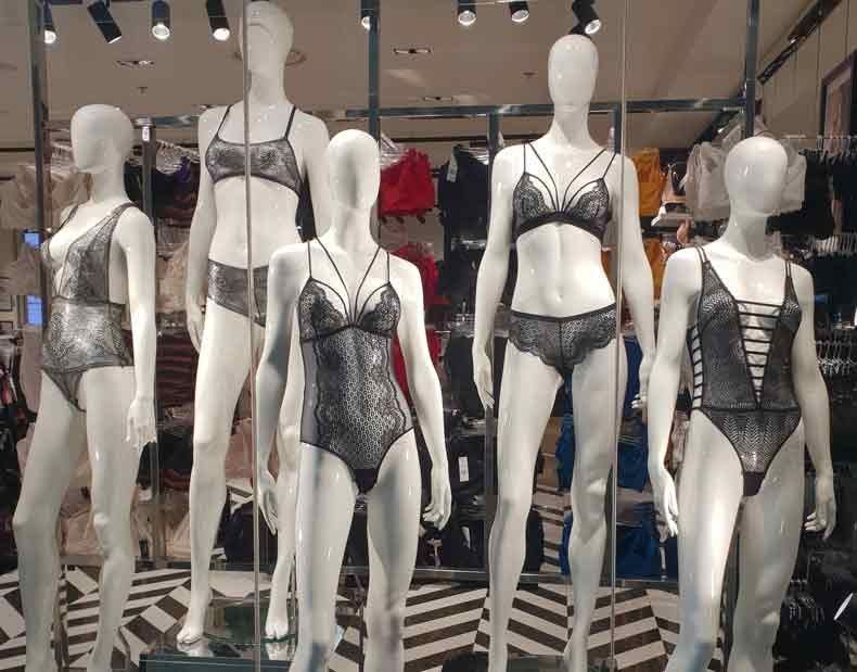 Abstract female mannequins
