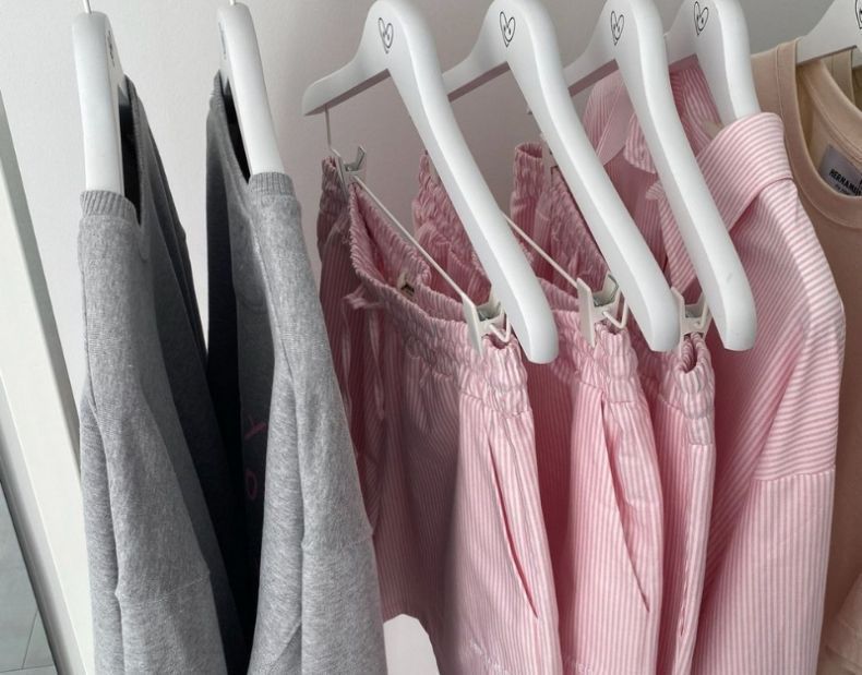 Cintres sur mesure bois ou plastique recyclé