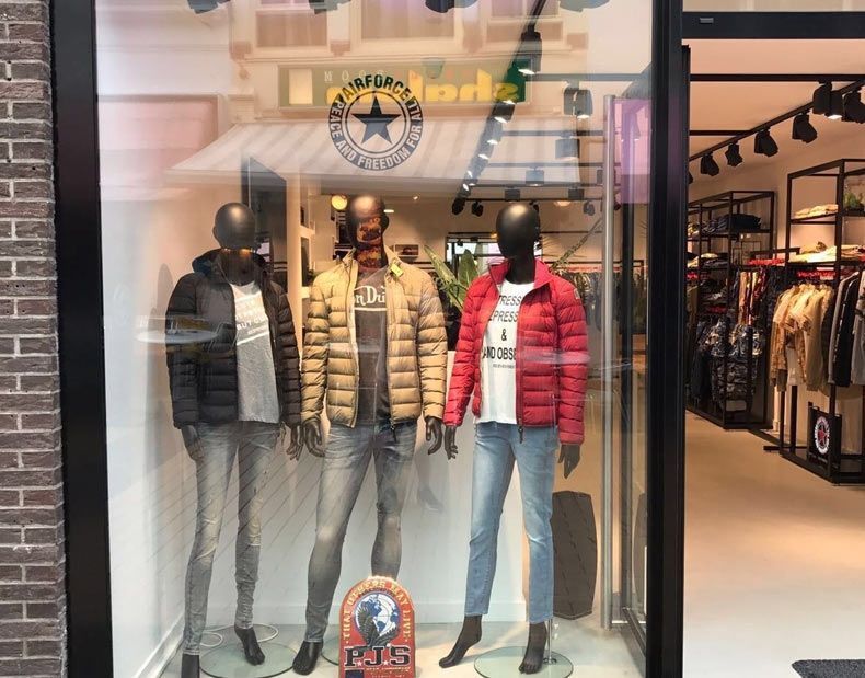 Shopfitting advises, on