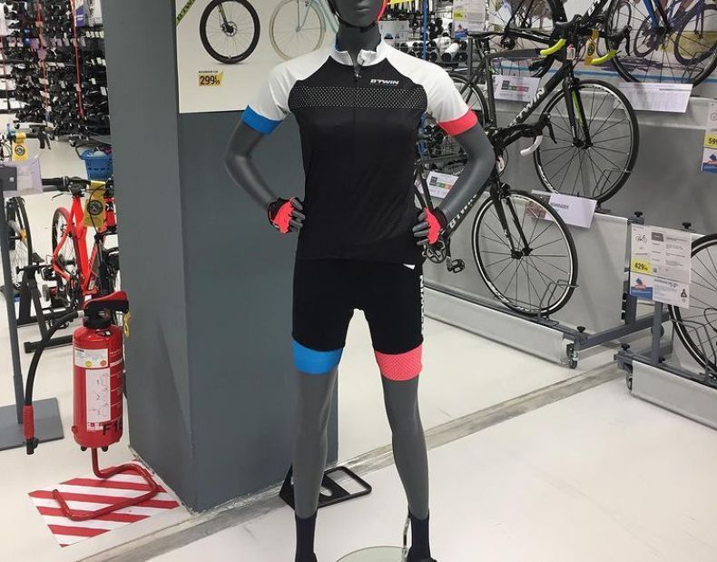 Mannequins de vitrine sportifs pour les JO 2024