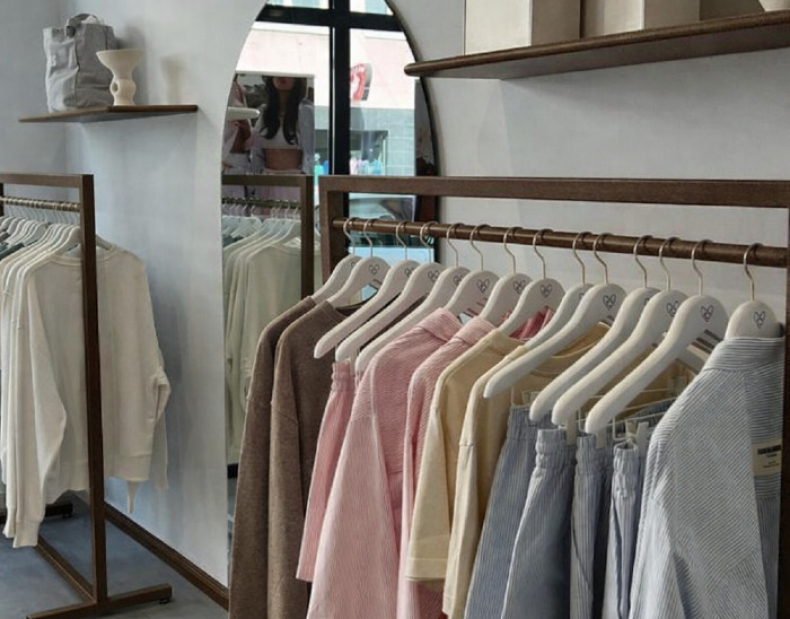 Neue Kollektion von Kleiderstandern