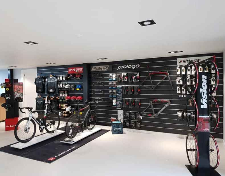 Progetto di attrezzature negozio di biciclette, su Mannequins-Shopping