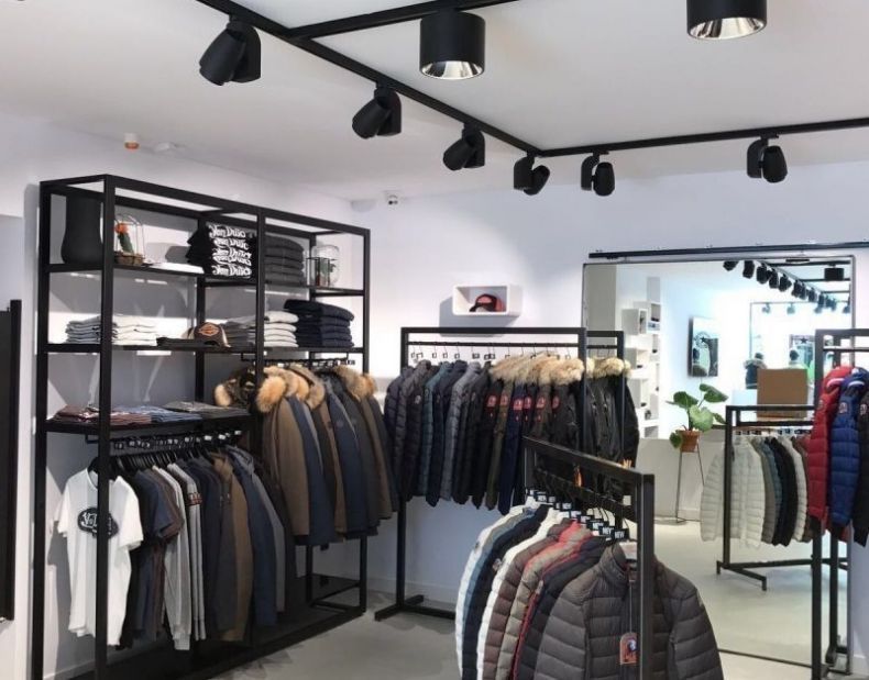 Stock di stender en magazzino