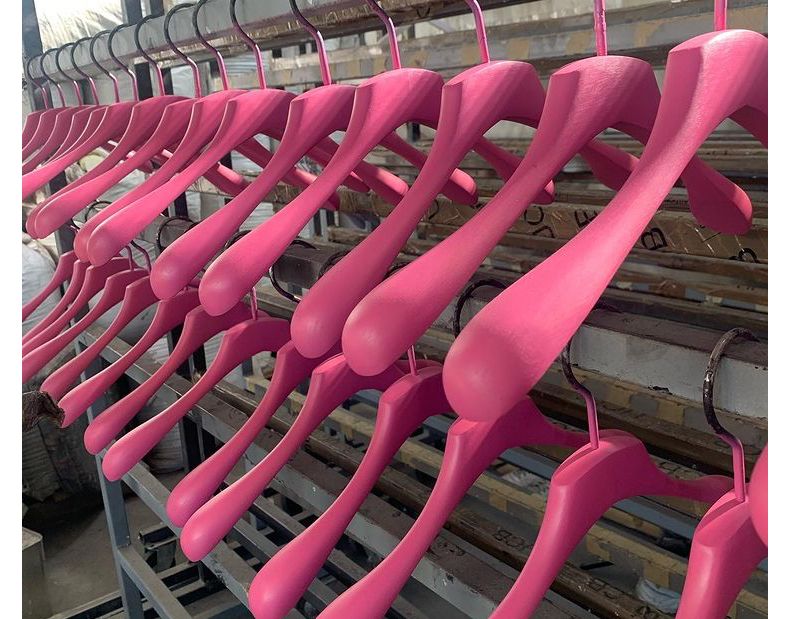 Vos cintres personnalisés sur mesure