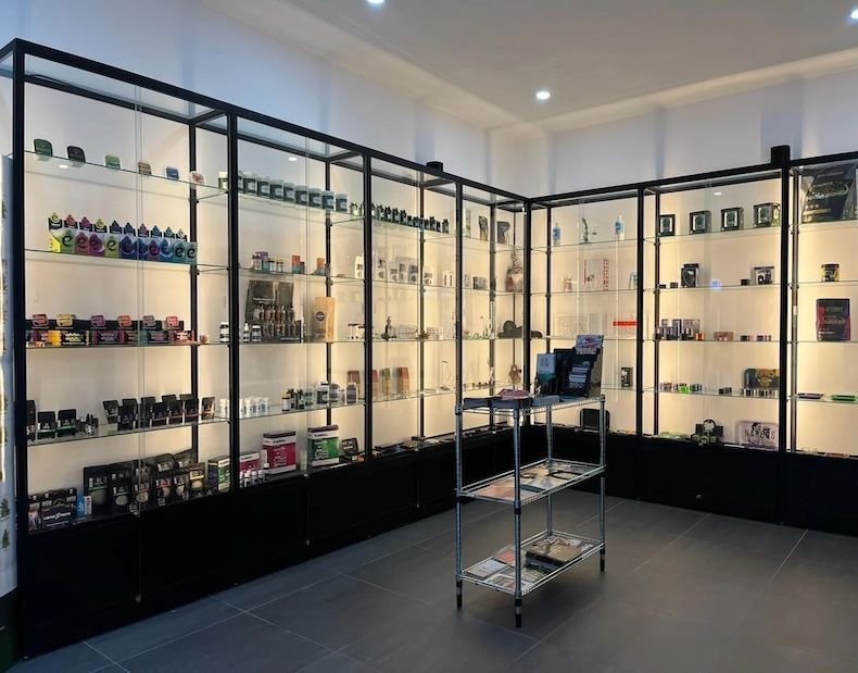 Votre Magasin avec une Colonne Vitrine