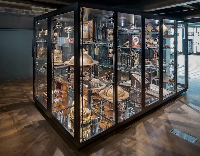 Votre Magasin avec une Colonne Vitrine