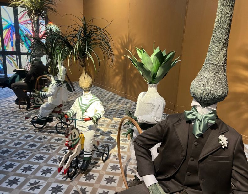 Window mannequins and imaginary worlds