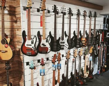 Herrajes para tiendas con paneles ranurados