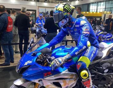 Lors du dernier salon EICMA de Milan, les constructeurs ont ... Mannequins vitrine evenementiel