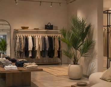 Plantas artificiales y macetas decorativas