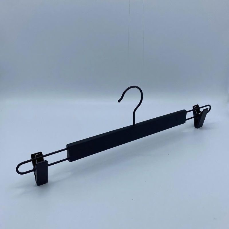 Image 5 : 10 black finish garment hangers ...