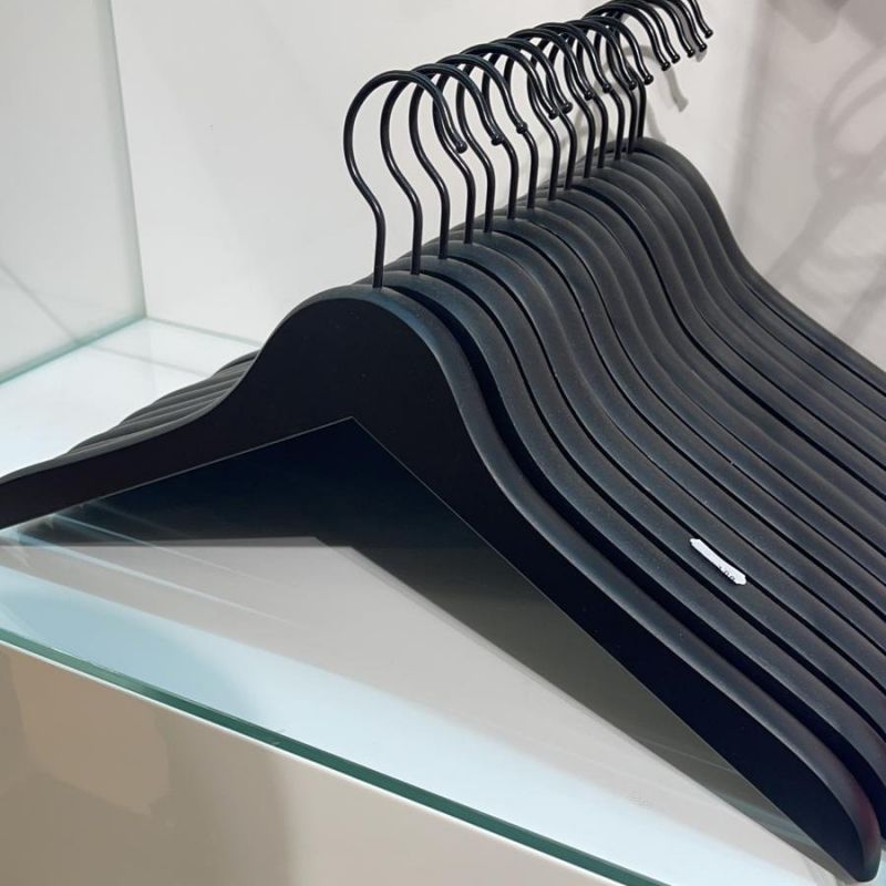 Image 4 : 10 Wooden hangers without bar ...