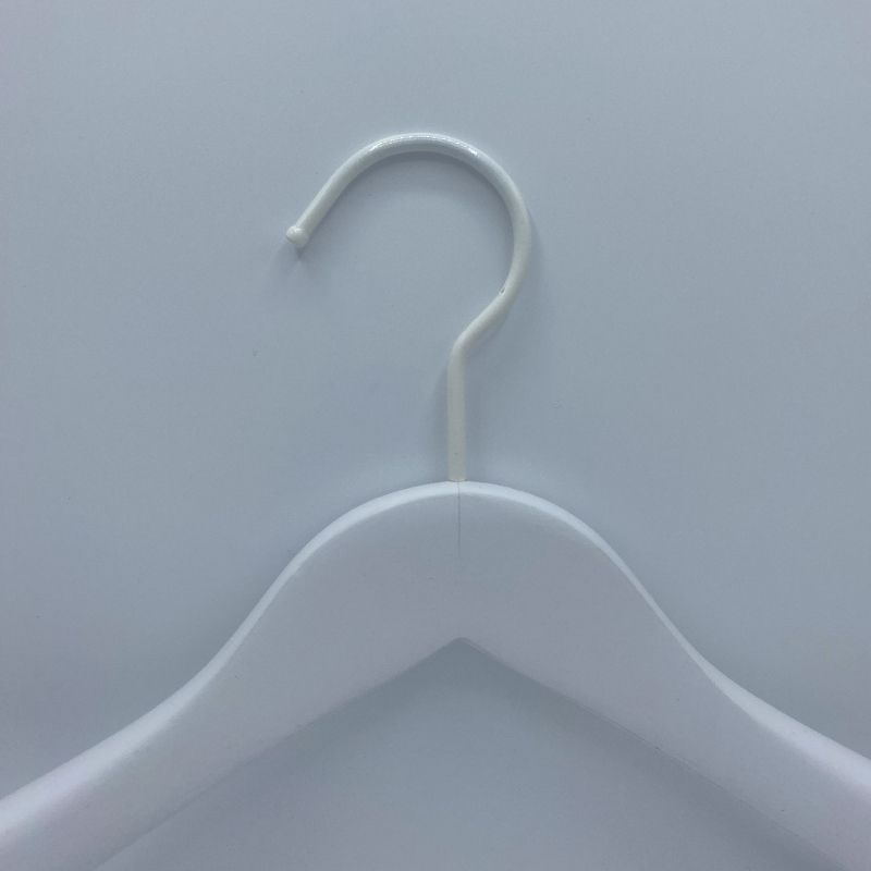 Image 4 : 10 White wooden hangers with ...