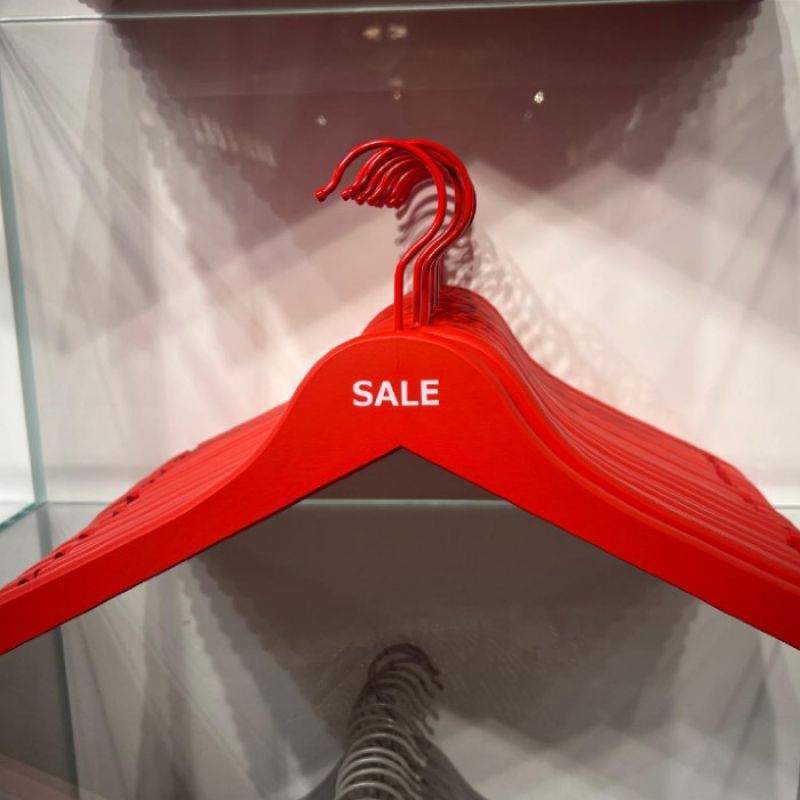 Image 1 : 10 Kleiderbugel Sales red color ...