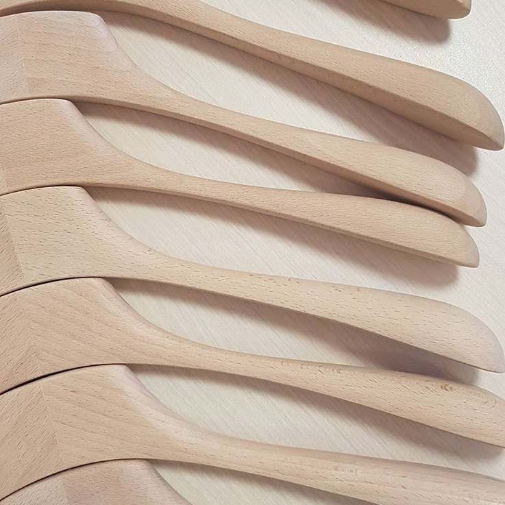 Image 4 : x10 raw beech wooden hangers ...