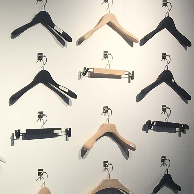 Image 4 : 10 Natural Wood Hangers with ...