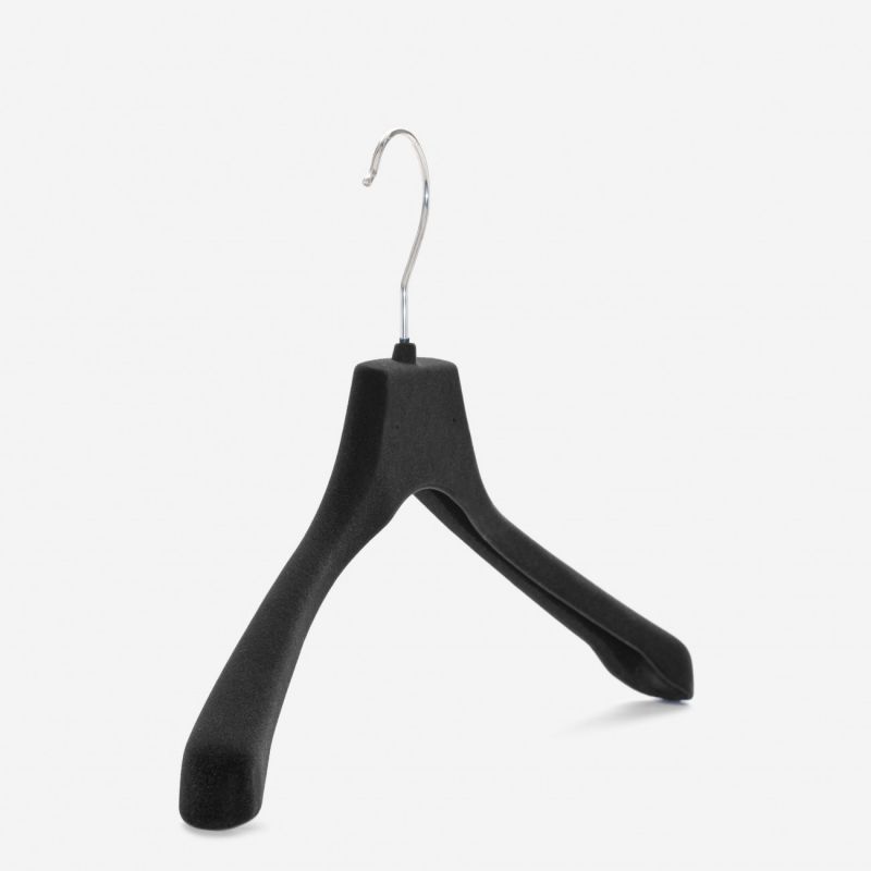 This 42 cm hanger made from recycled plastic with full ... 42 cm plastic hanger with full velvet coating : Cintres magasin