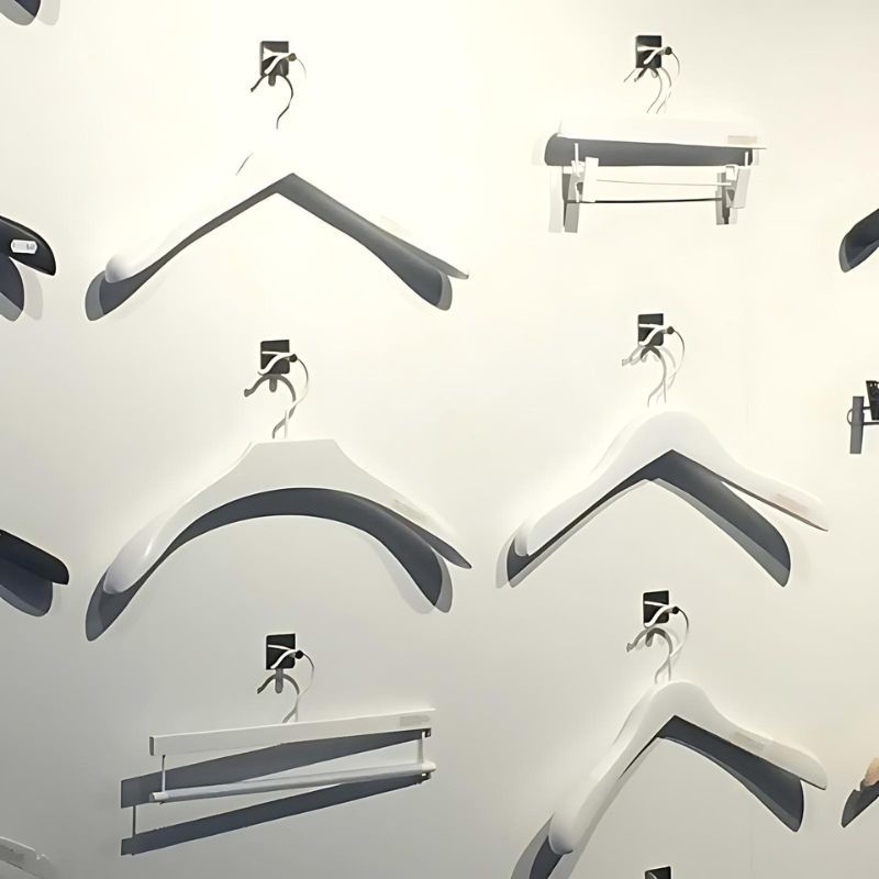 Image 6 : 50 Cintre en bois simple ...