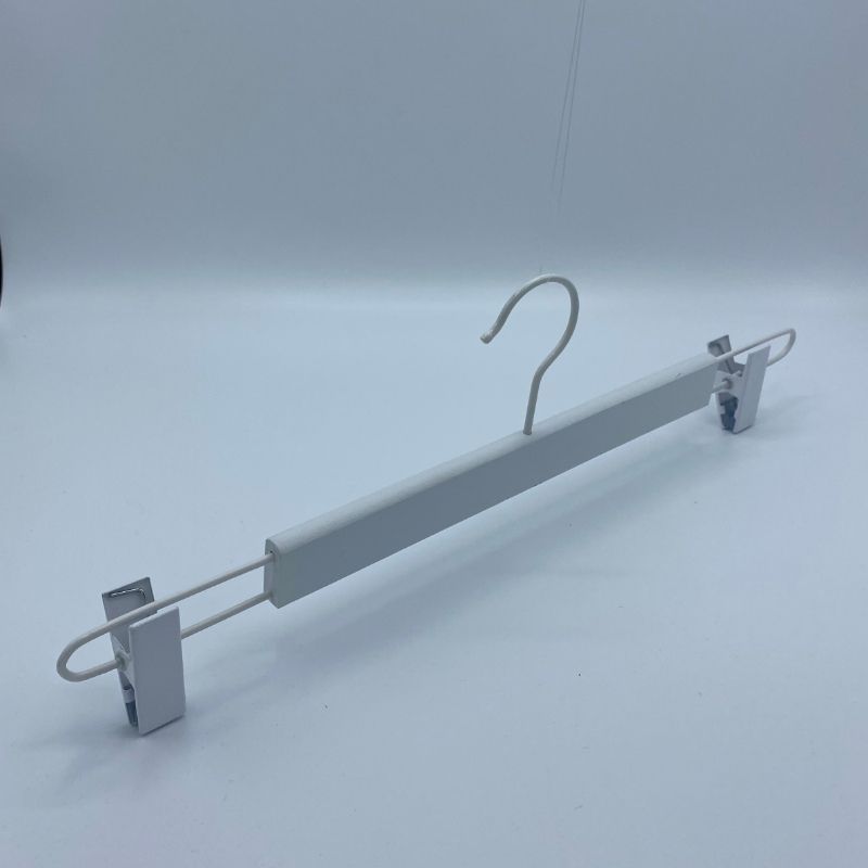 Image 4 : 50 wooden hangers with clips ...