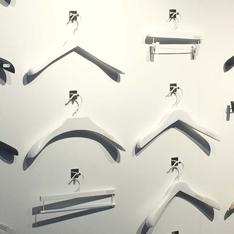 Image 3 : Weißer Kleiderbügel aus ...