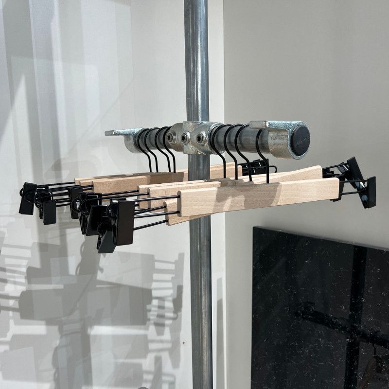 Image 3 : 50 perchas de madera clips ...