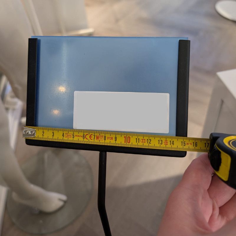 Image 5 : Metal Display A6 on stand ...