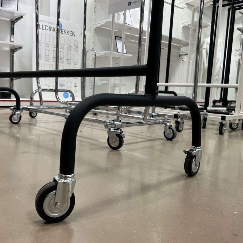 Image 7 : Black clothing rails adjustable with ...