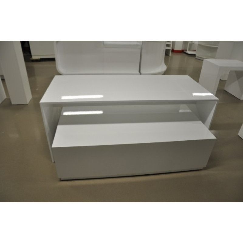 Image 1 : Podiums for glossy white shop ...