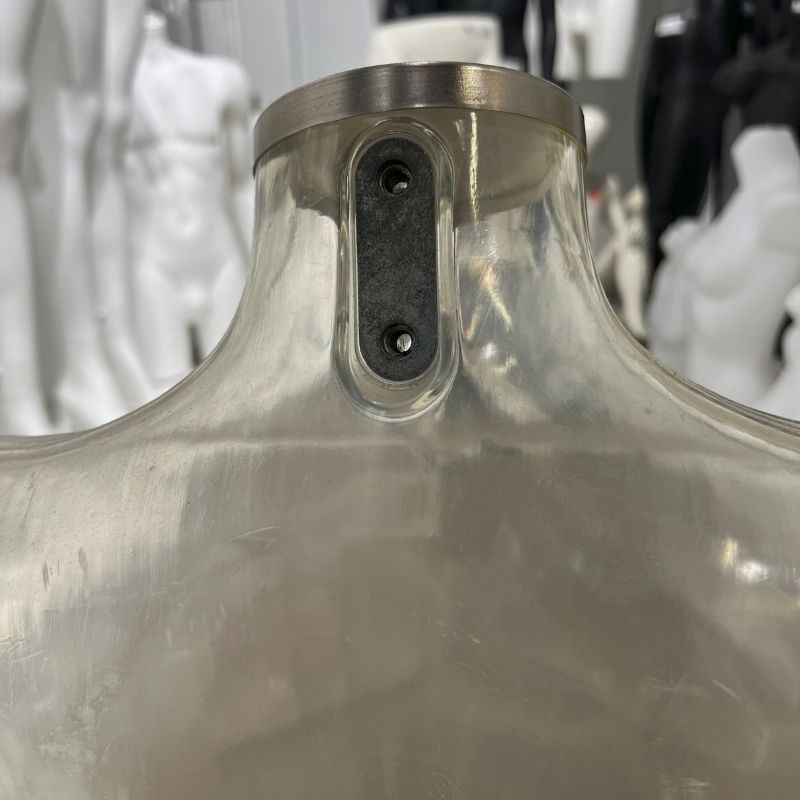 Image 2 : Buste femme transparent.