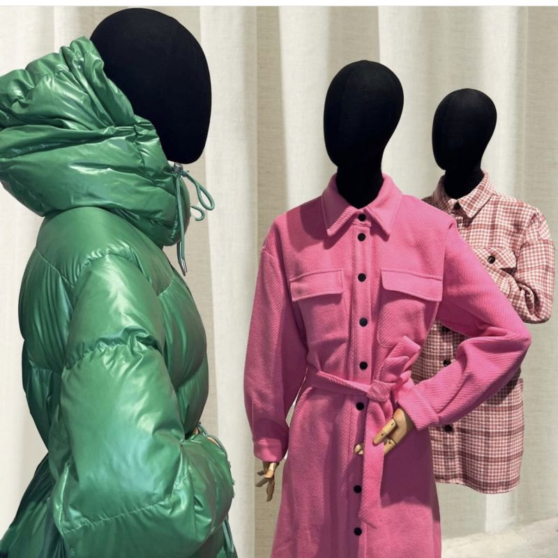 Image 7 : Busto de tela sobre base ...