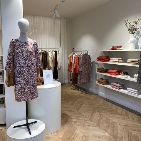 Image 4 : Busto senora tela lino y ...