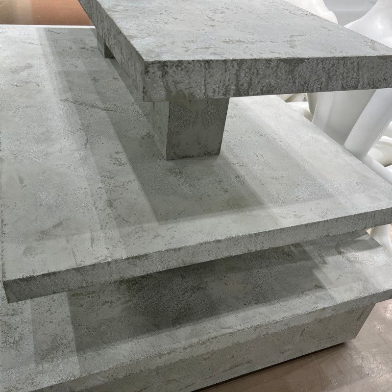 Image 4 : Pyramid table for in-store ...