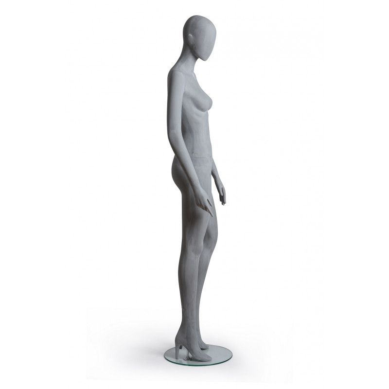 Image 6 : Damen schaufensterfiguren im grauen Effektbeton ...