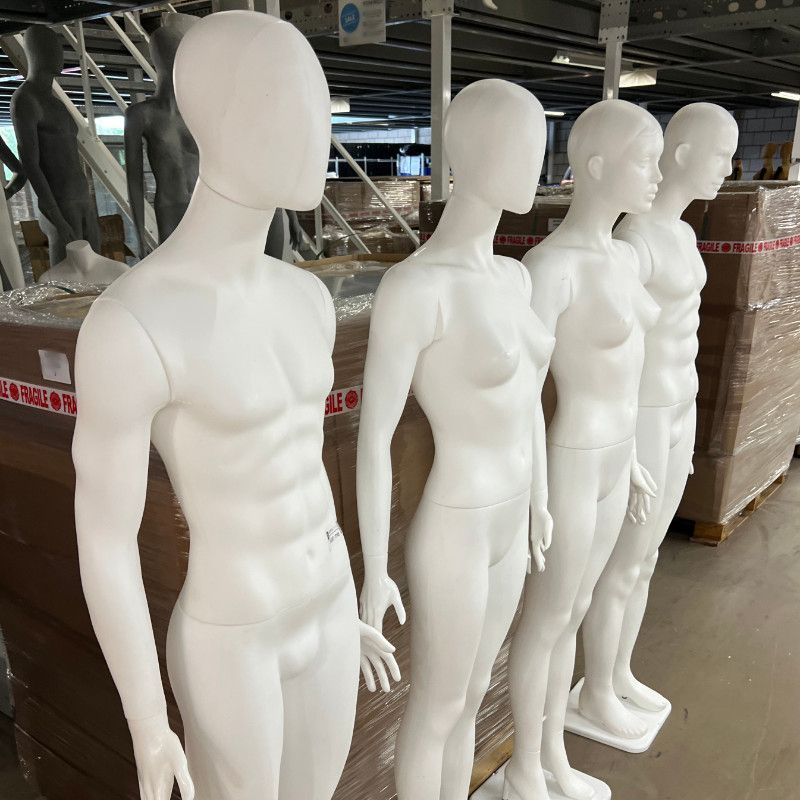 Image 6 : Abstract white plastic display mannequin ...