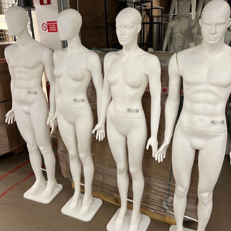 Image 5 : Abstract female display mannequin with ...
