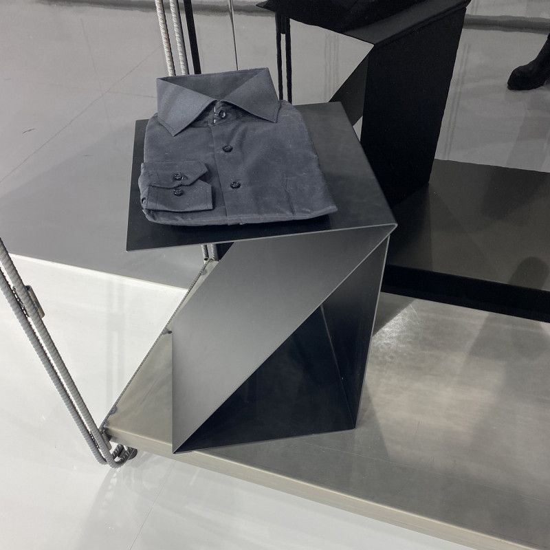 Image 4 : Espositore per camicie nero con ...