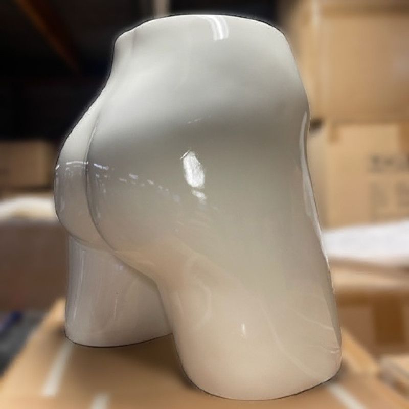 Image 1 : Female buttocks mannequin to pose ...