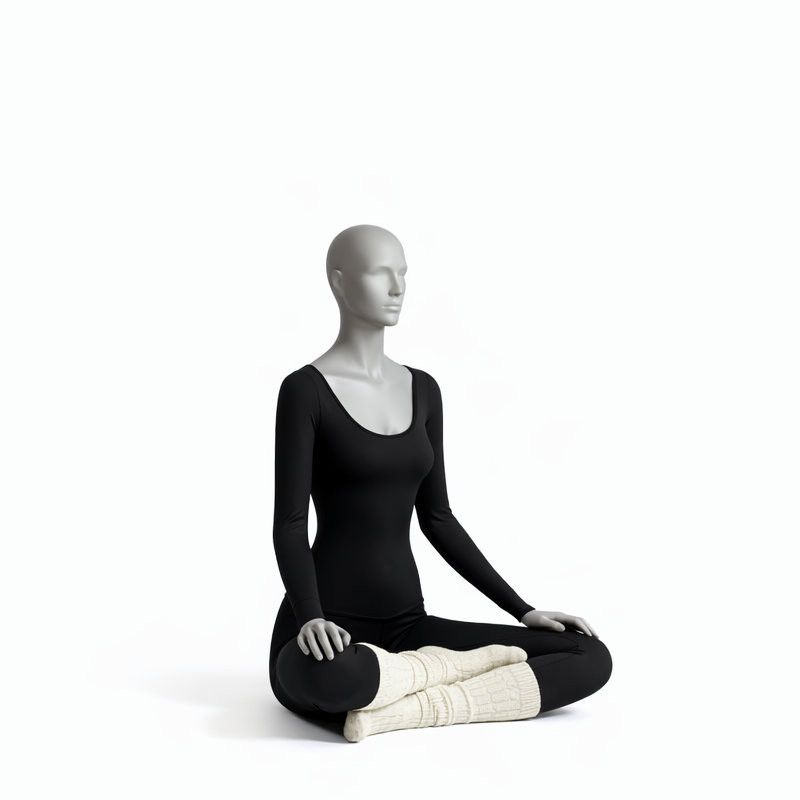 Image 4 : Sporting female model in meditation ...