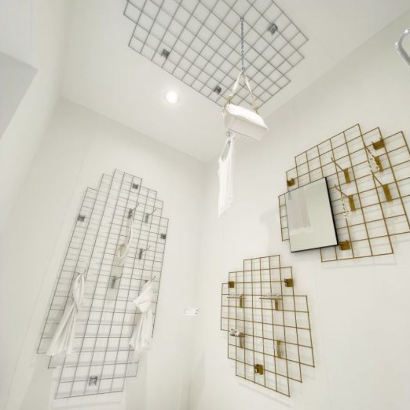 Image 1 : Golden wire mesh display - 1400x900 ...