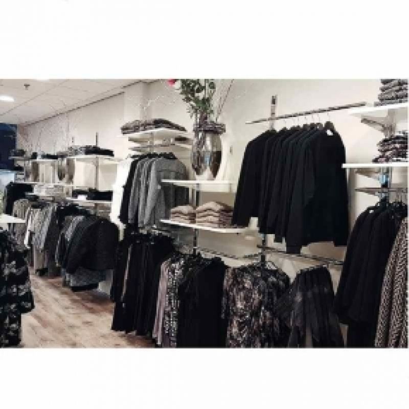 Image 5 : Gondola a parete nera 1 ...