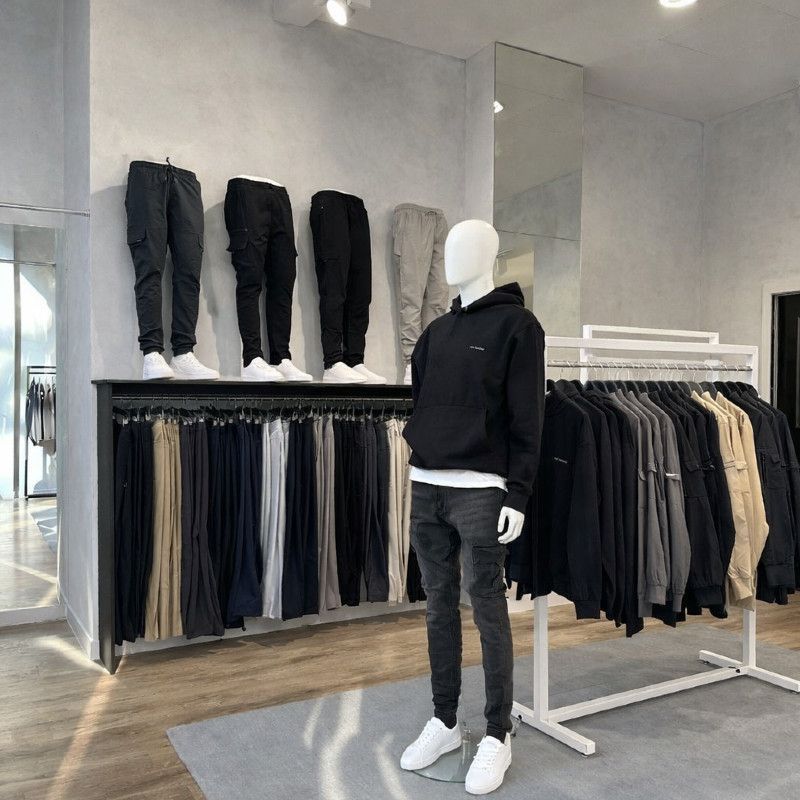 Image 5 : Gerader Kleiderst&auml;nder aus Metall ...