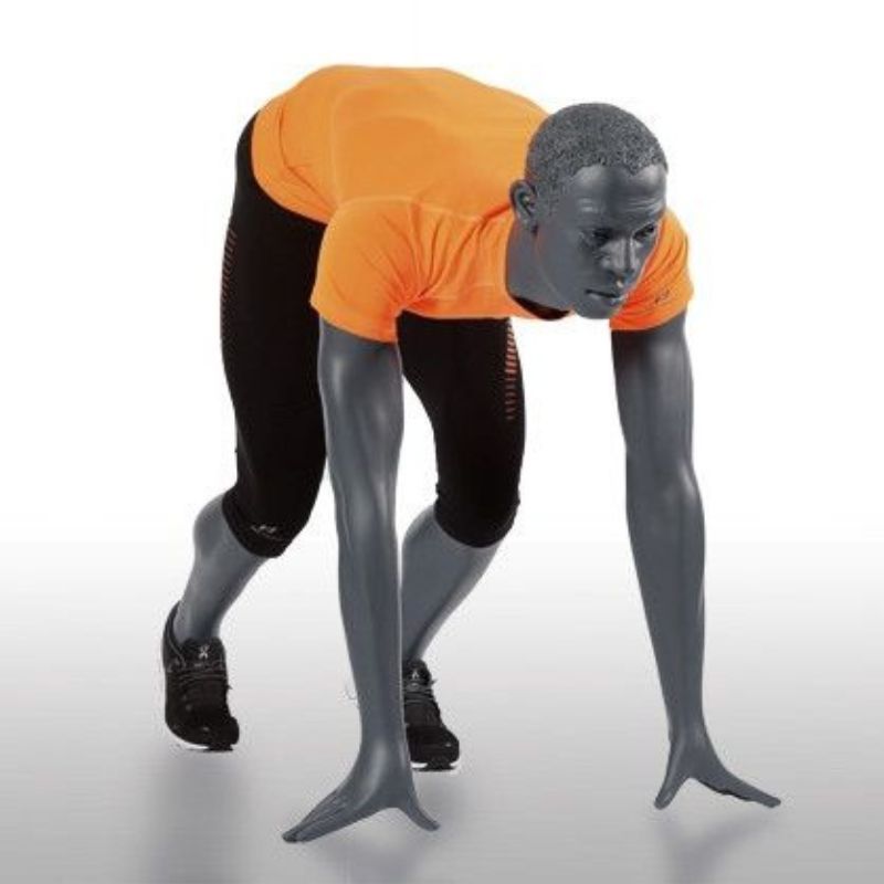 Image 3 : Male mannequin athlete at kickoff ...