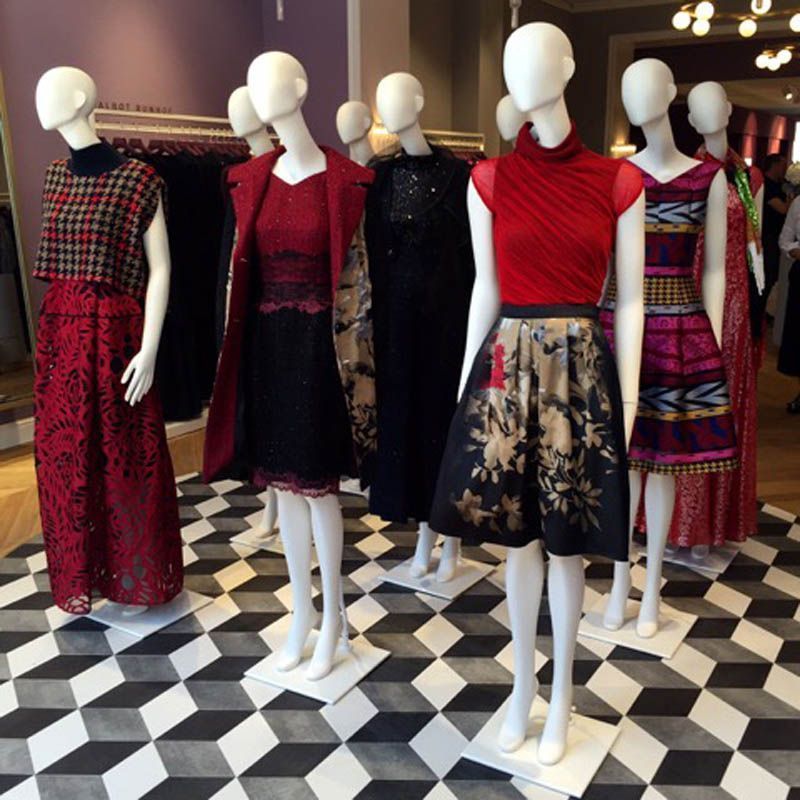 Image 3 : Modello femminile premium, disponibile in ...