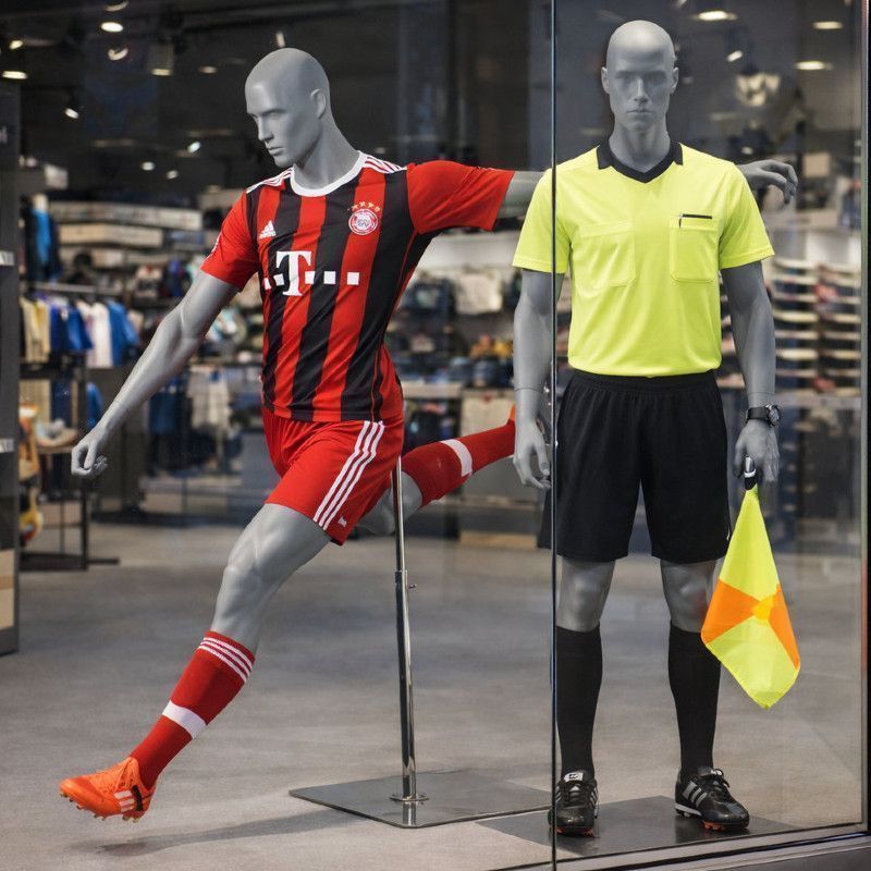 Image 7 : Maniqu&iacute; de hombre en posici ...