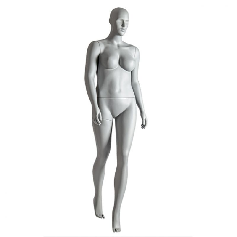 Maniqu&iacute; de senora fuerte gris caminando : Mannequins vitrine