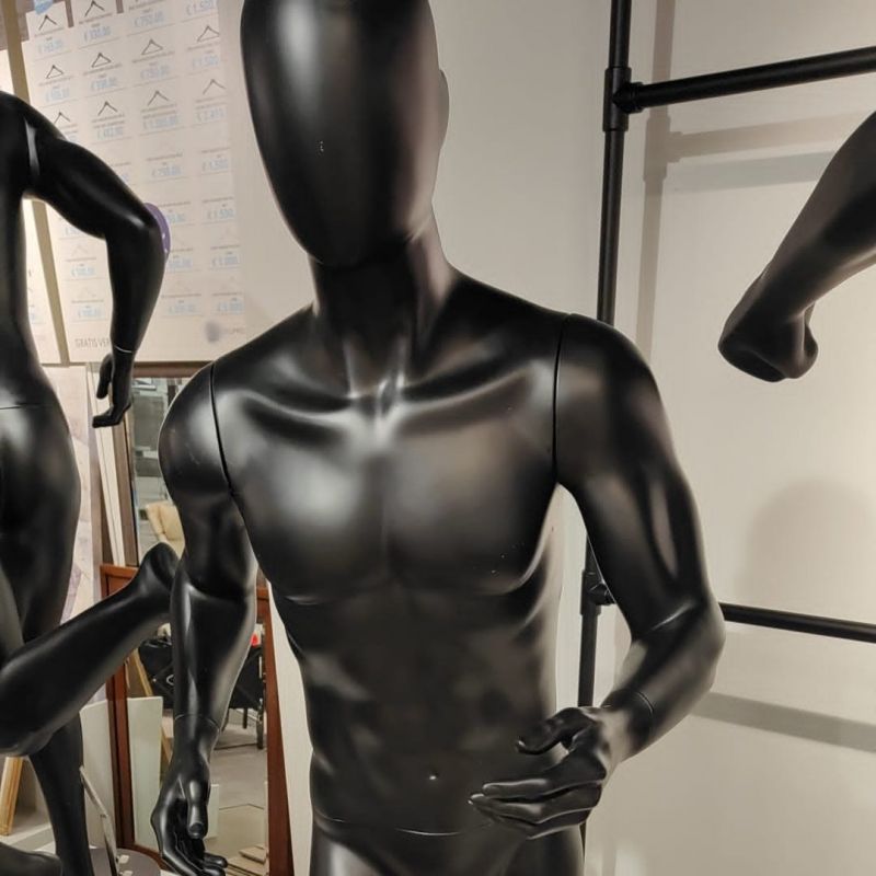 Image 7 : Maniquí hombre corriendo en color ...