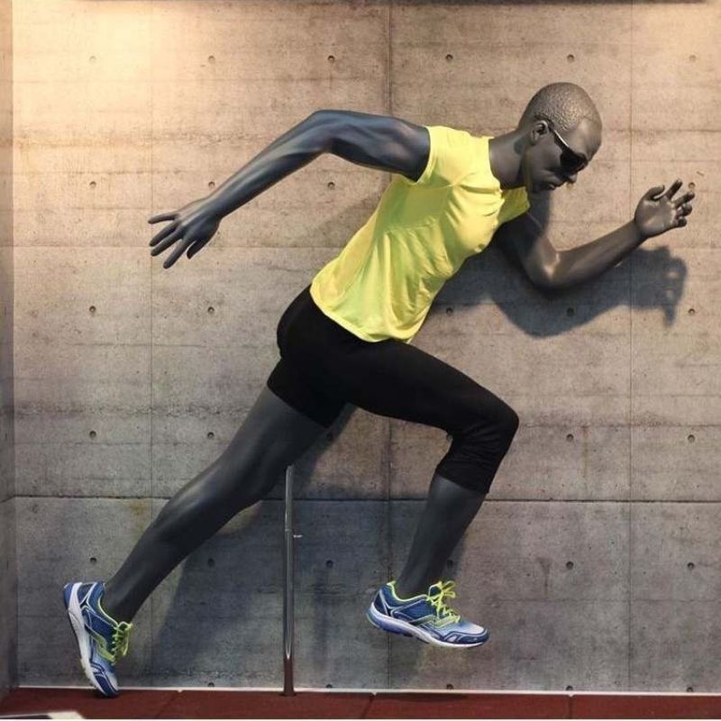 Maniquí masculino atleta velocista