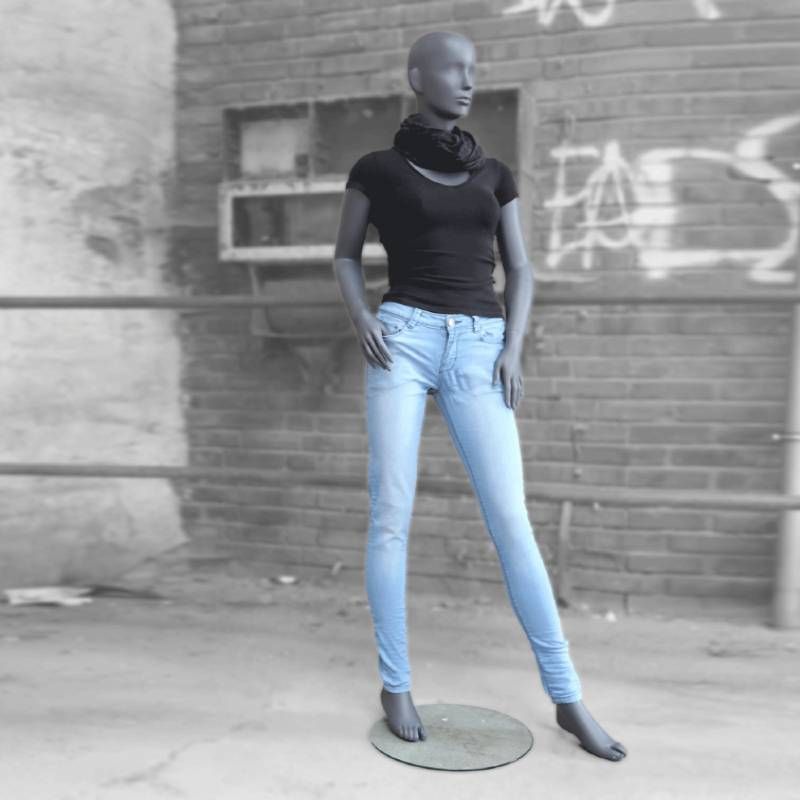 Image 2 : Maniquies sin rasgos mujer con ...